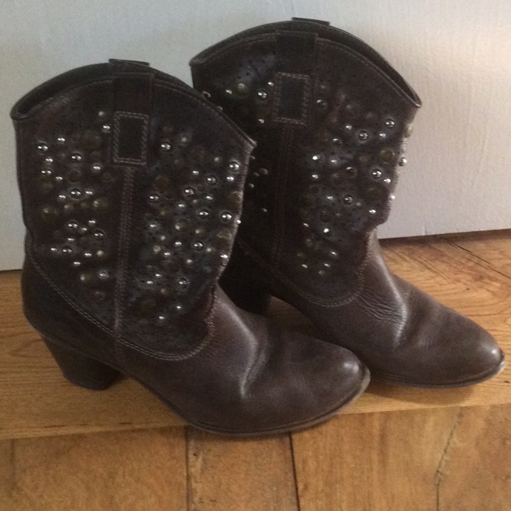 Brown studded cowgirl boots Steve Madden s 8